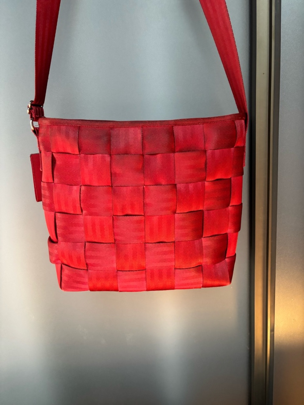 Harvey’s Seatbelt Crossbody Bag in Red - Picture 2 of 10